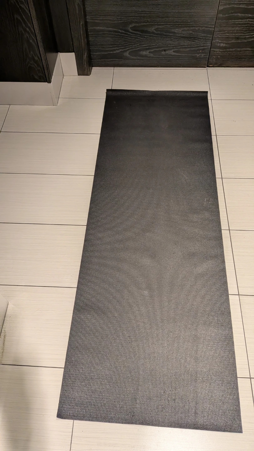 Area Rug 5x7 + antislip yoga mat - photo 2