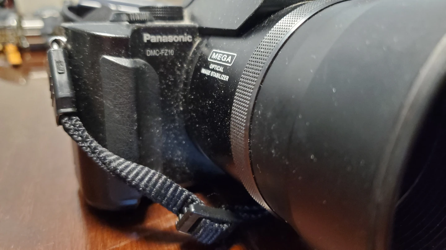 Panasonic DMC-FZ10 Digital Camera