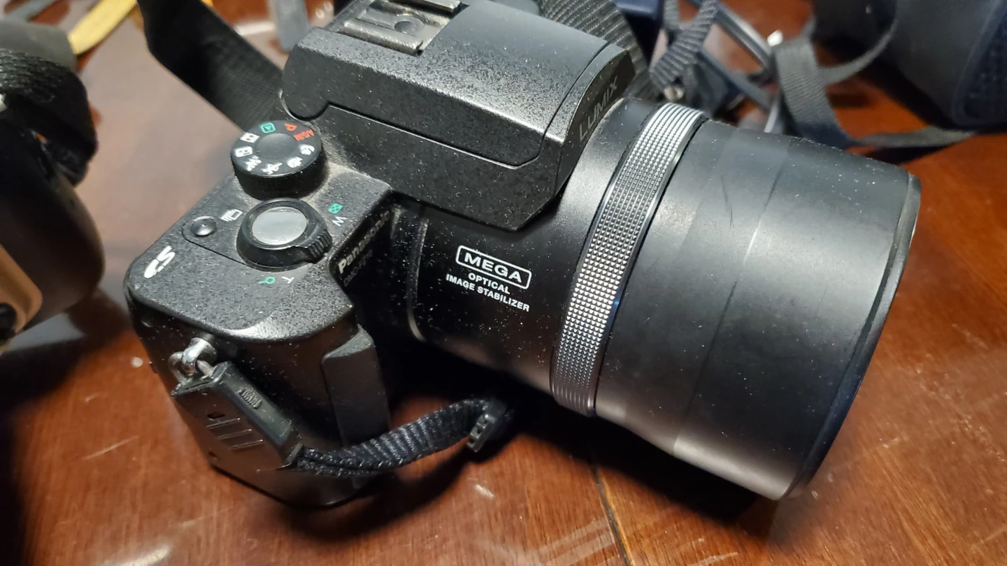 Panasonic DMC-FZ10 Digital Camera - photo 3