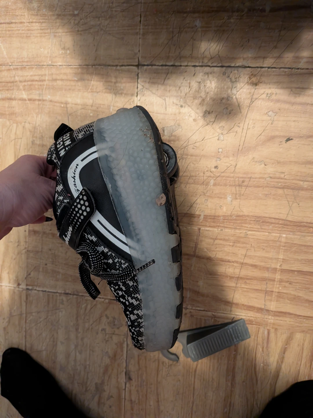 Kids' Wheeled Sneakers - Size 32 - photo 3
