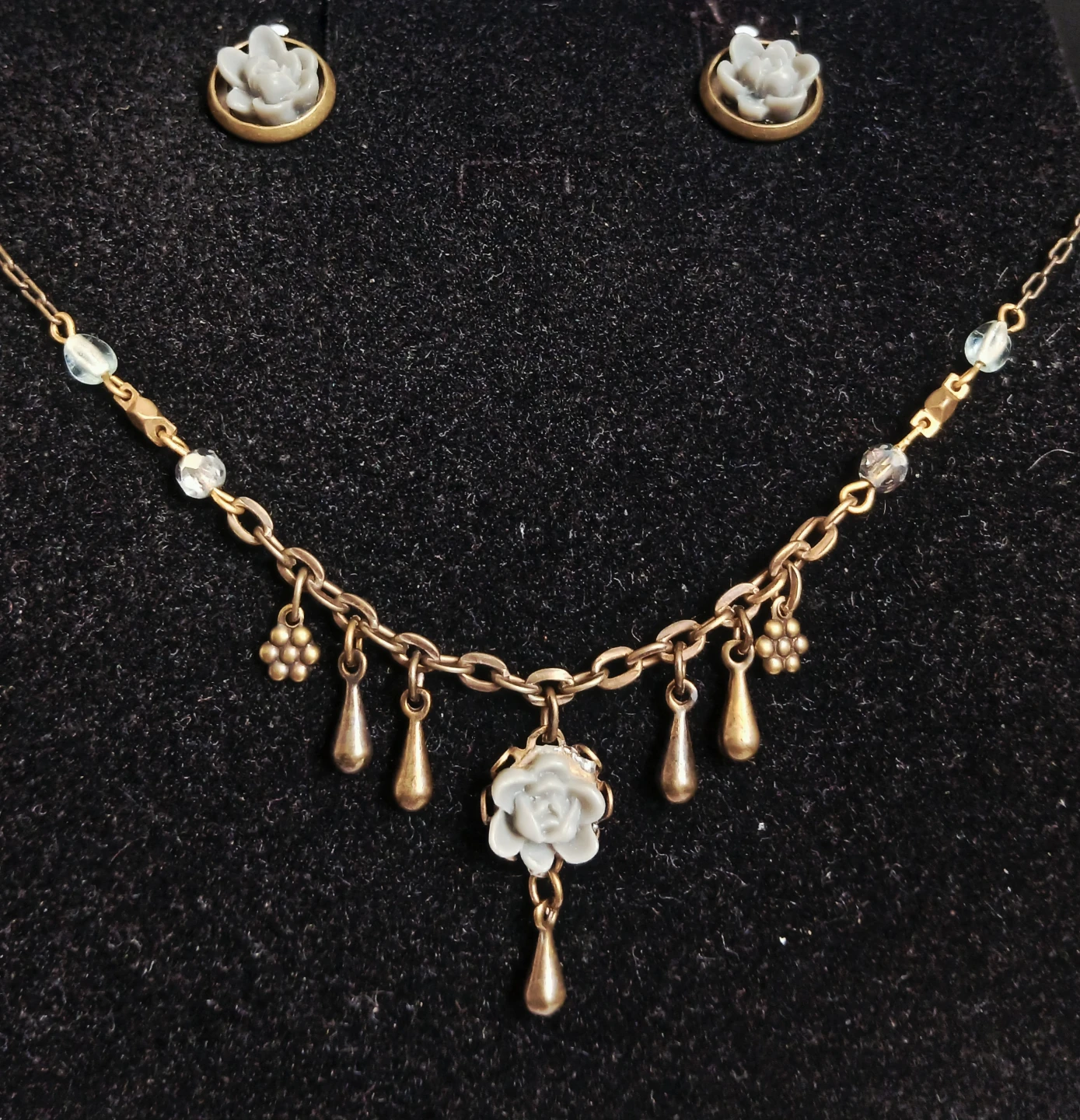 Vintage Rose Necklace and Earring Set - photo 3