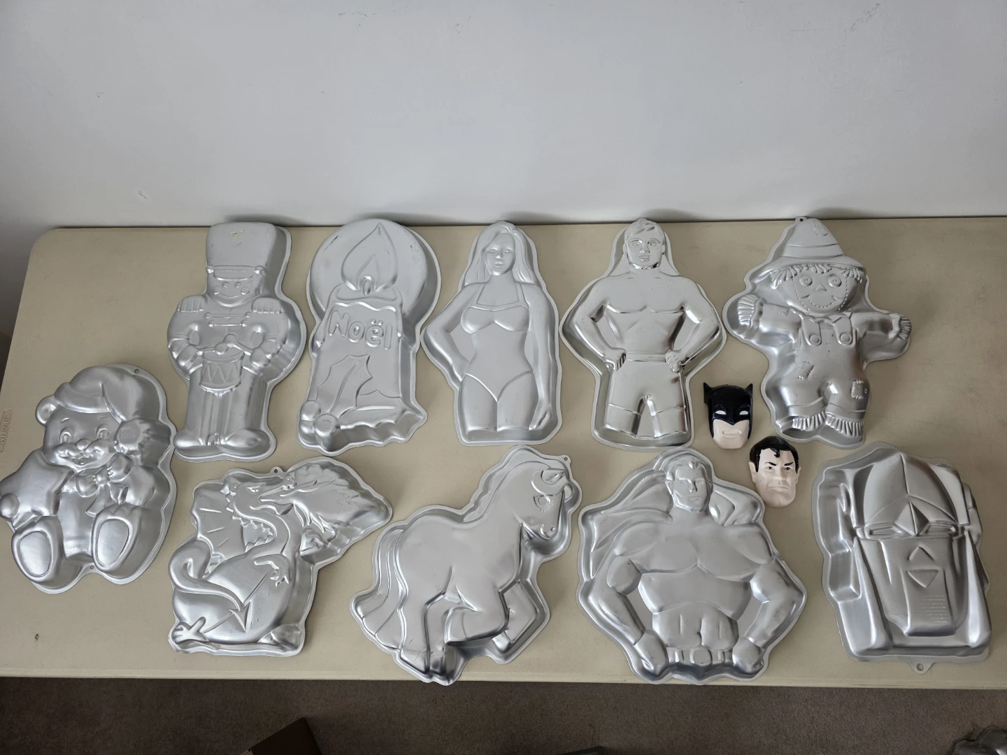41 Vintage Cake Pans - photo 2
