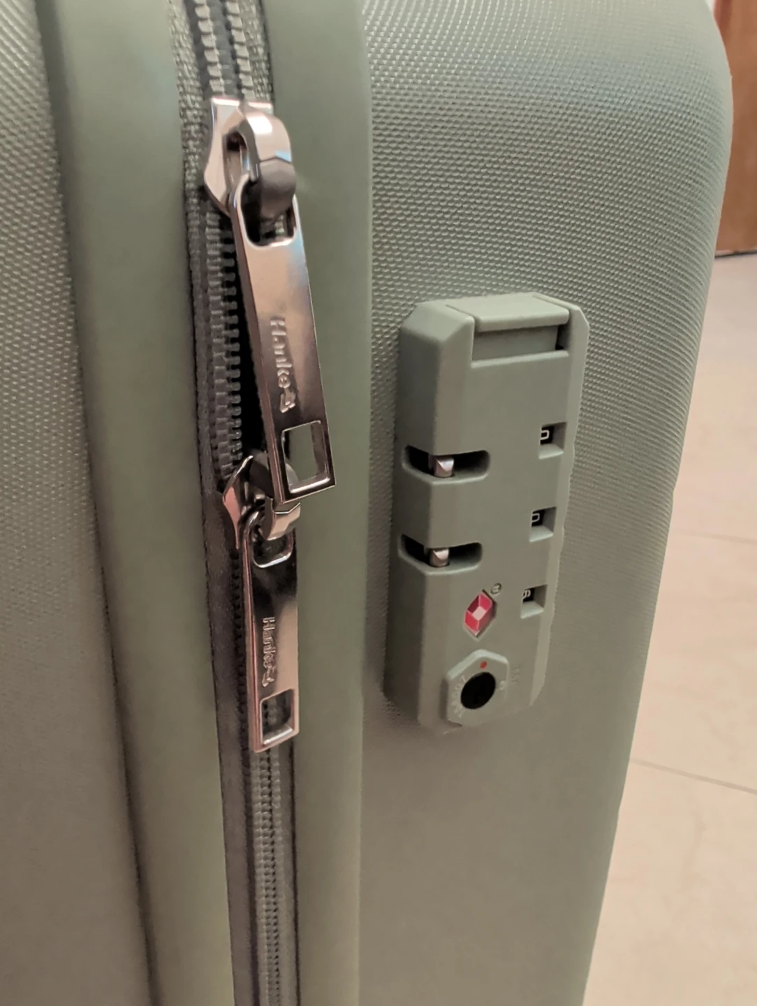 Hanke 16 Inch Suitcase - photo 4