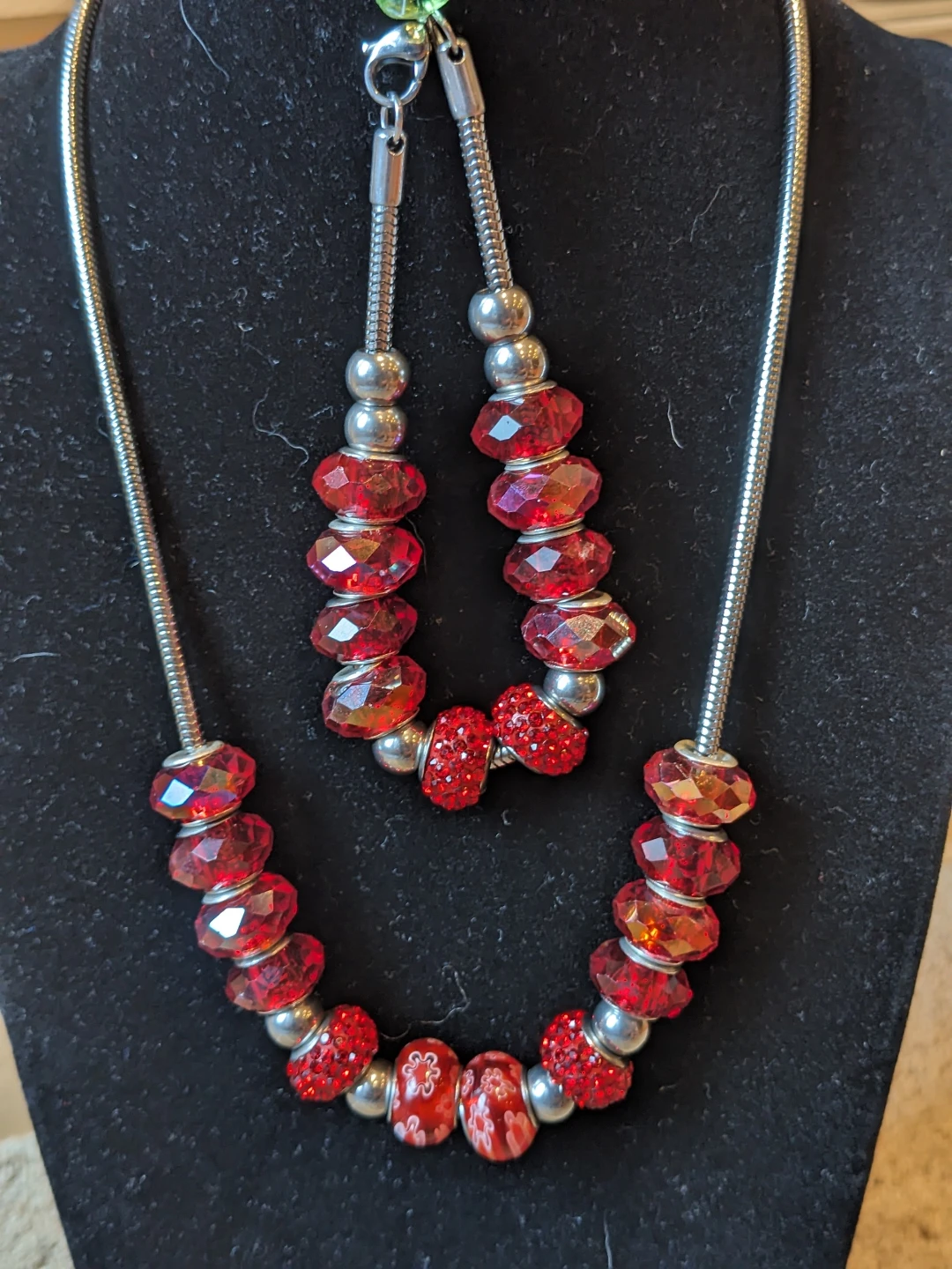 Red Beaded Necklace and Bracelet Set - photo 2