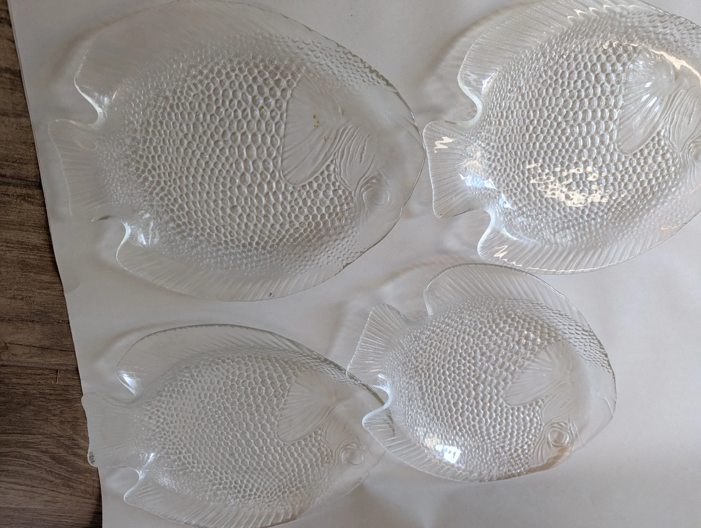 Set of 4 Clear Glass Fish Plates