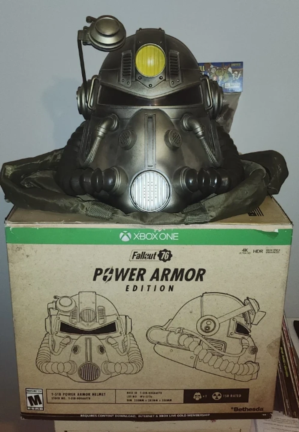 Fallout 76 Xbox One Power Armor Edition Helmet, Bag and Figures