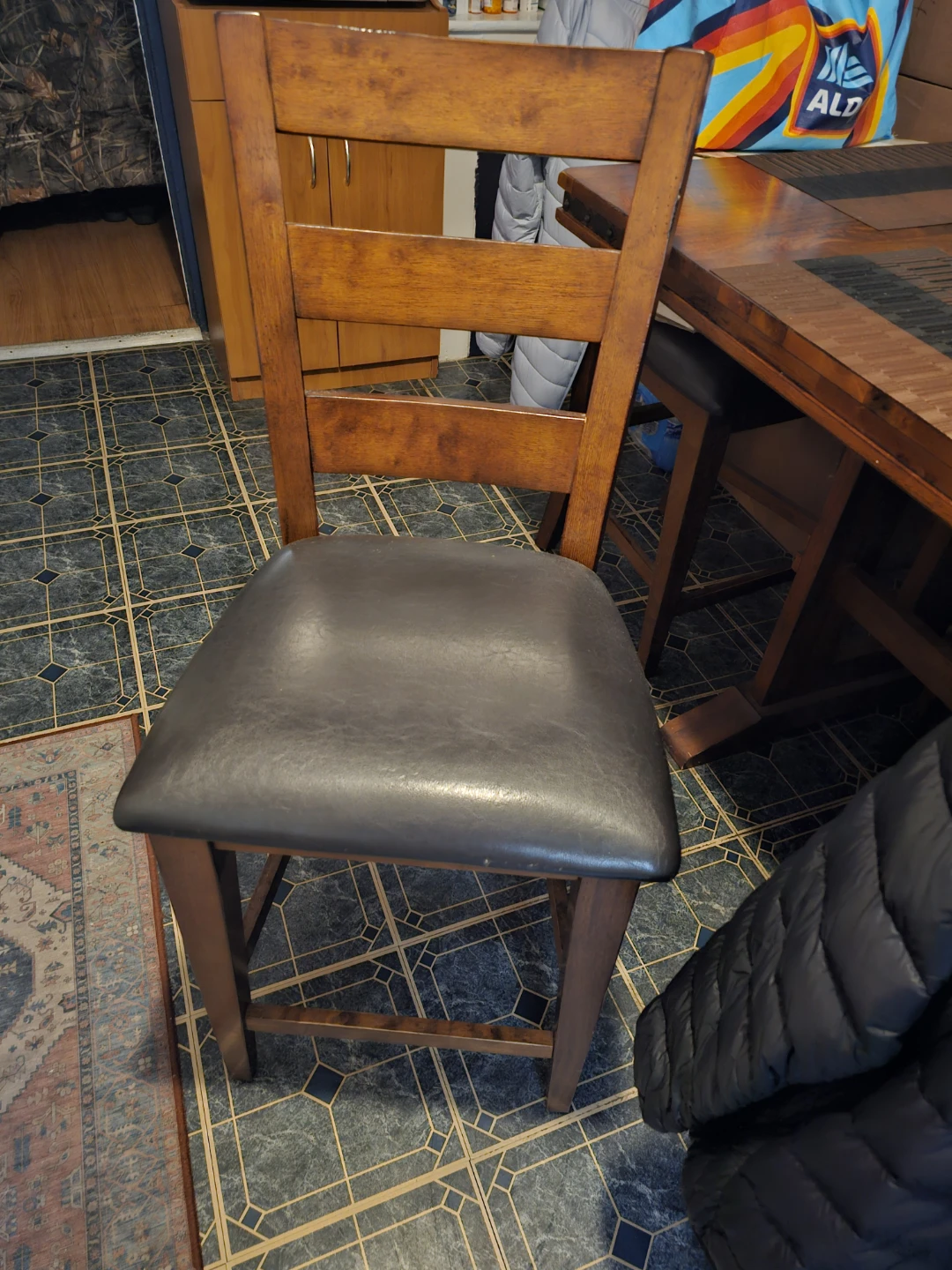 Pub style table and chairs - photo 4