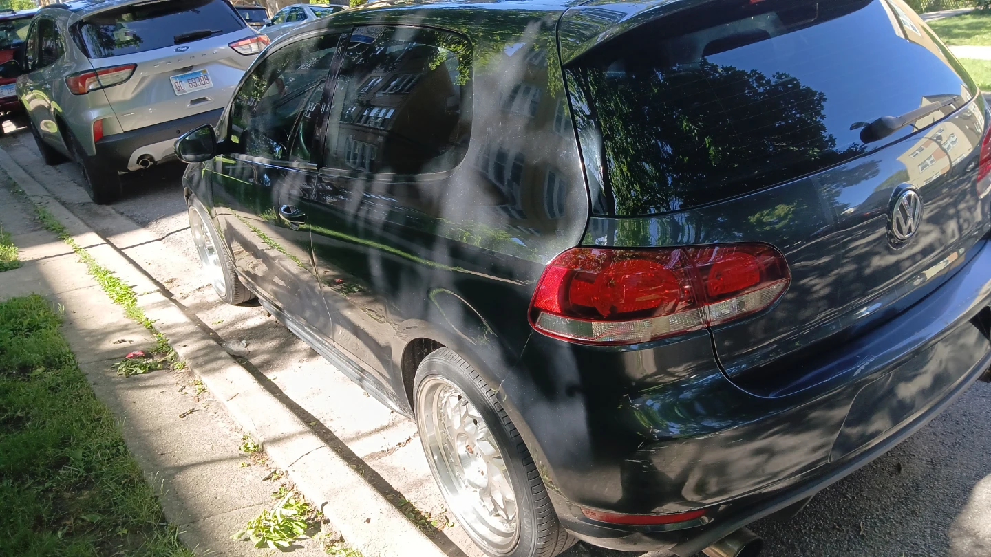 Volkswagen Golf GTI 2-Door Hatchback - photo 2