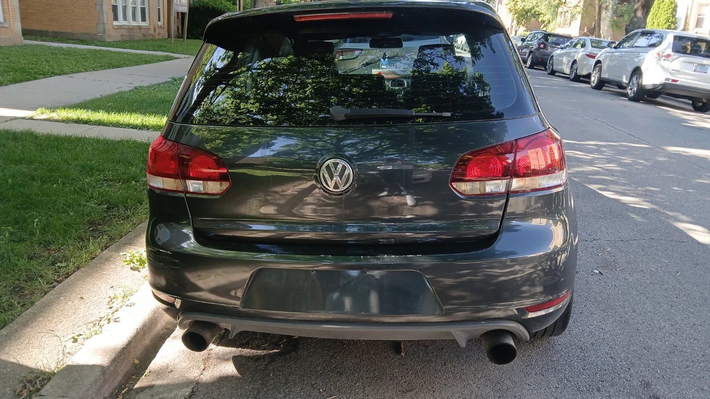 Volkswagen Golf GTI 2-Door Hatchback - photo 3