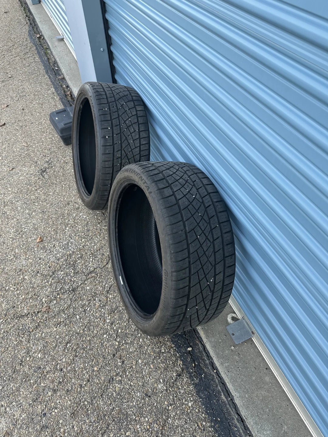 255/35R20 Continental ExtremeContact DWS06 Plus Tires (Set of 2)