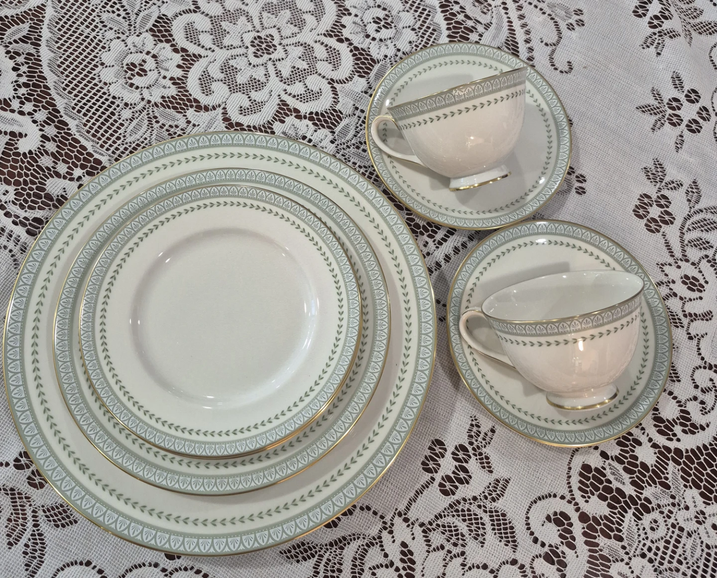 🌺There are 9 plates and 2 teacups🌺.Royal Doulton Dinnerware Set - photo 4