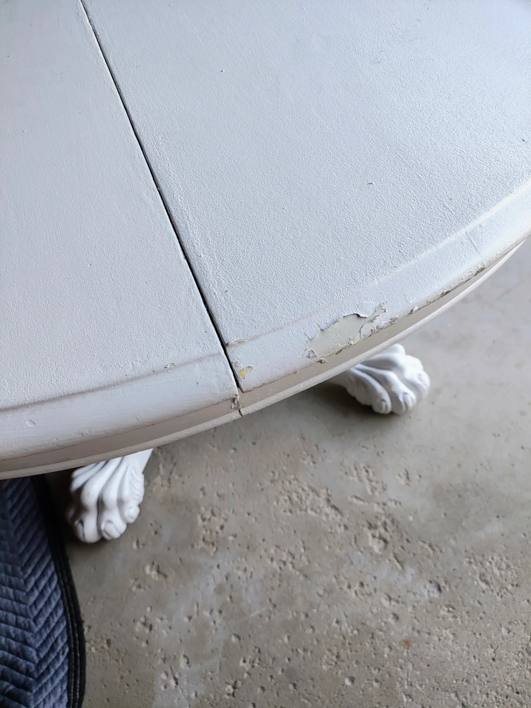 Round Pedestal Table with Claw Feet - photo 4