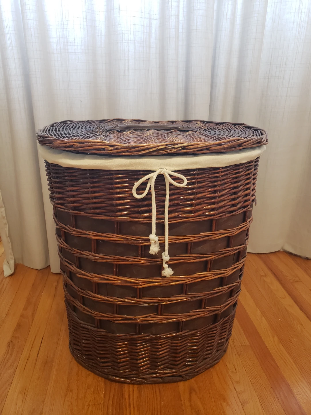 Wicker Laundry Hamper with Lid