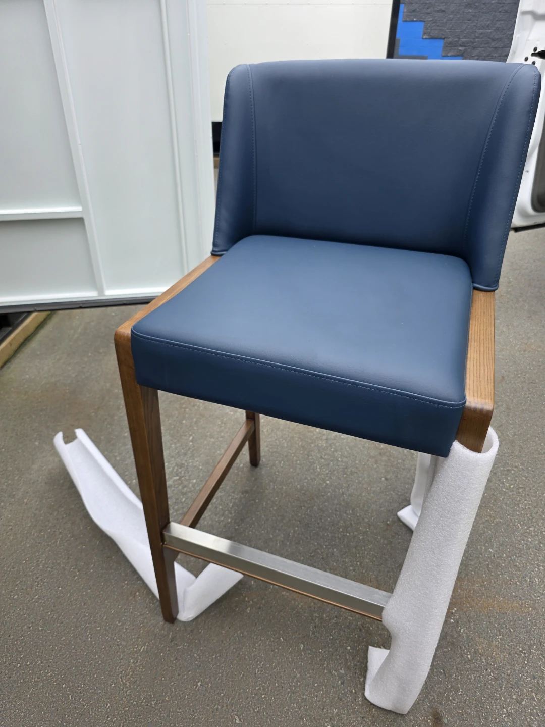 Blue Faux Leather Bar Stool with Wooden Frame - photo 3