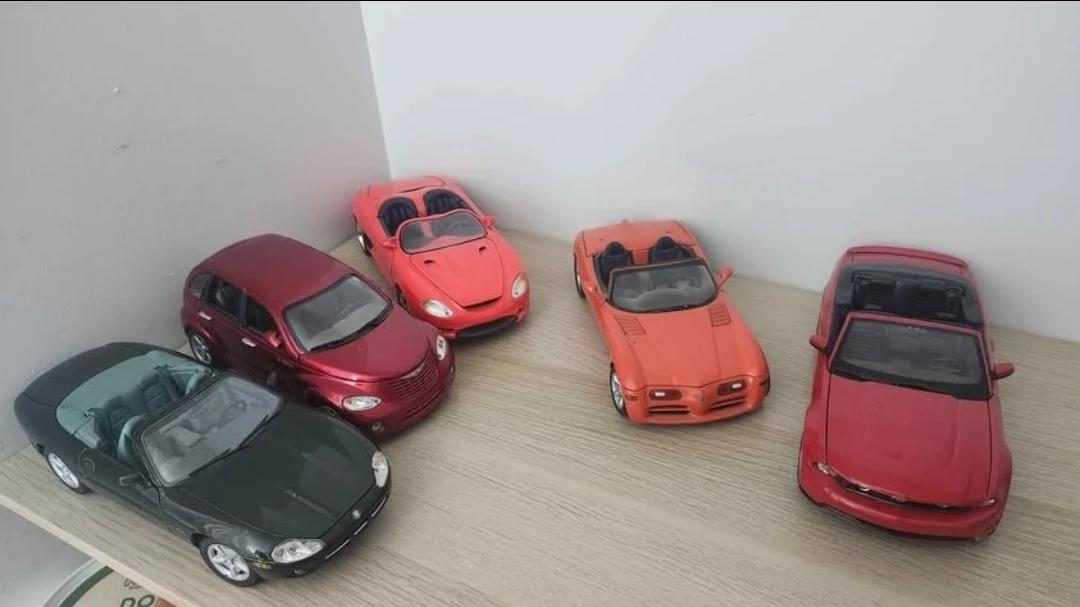 1:18 Die-Cast Model Cars