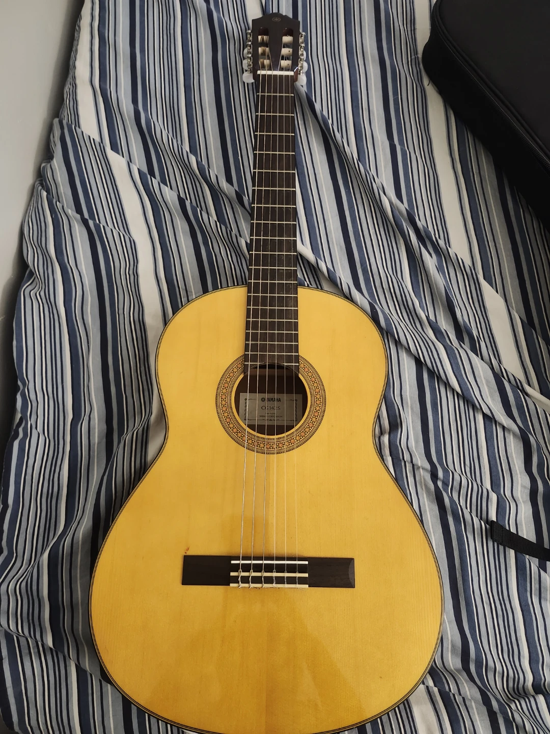 Yamaha Classical Guitar with Gig Bag and Strings - photo 2