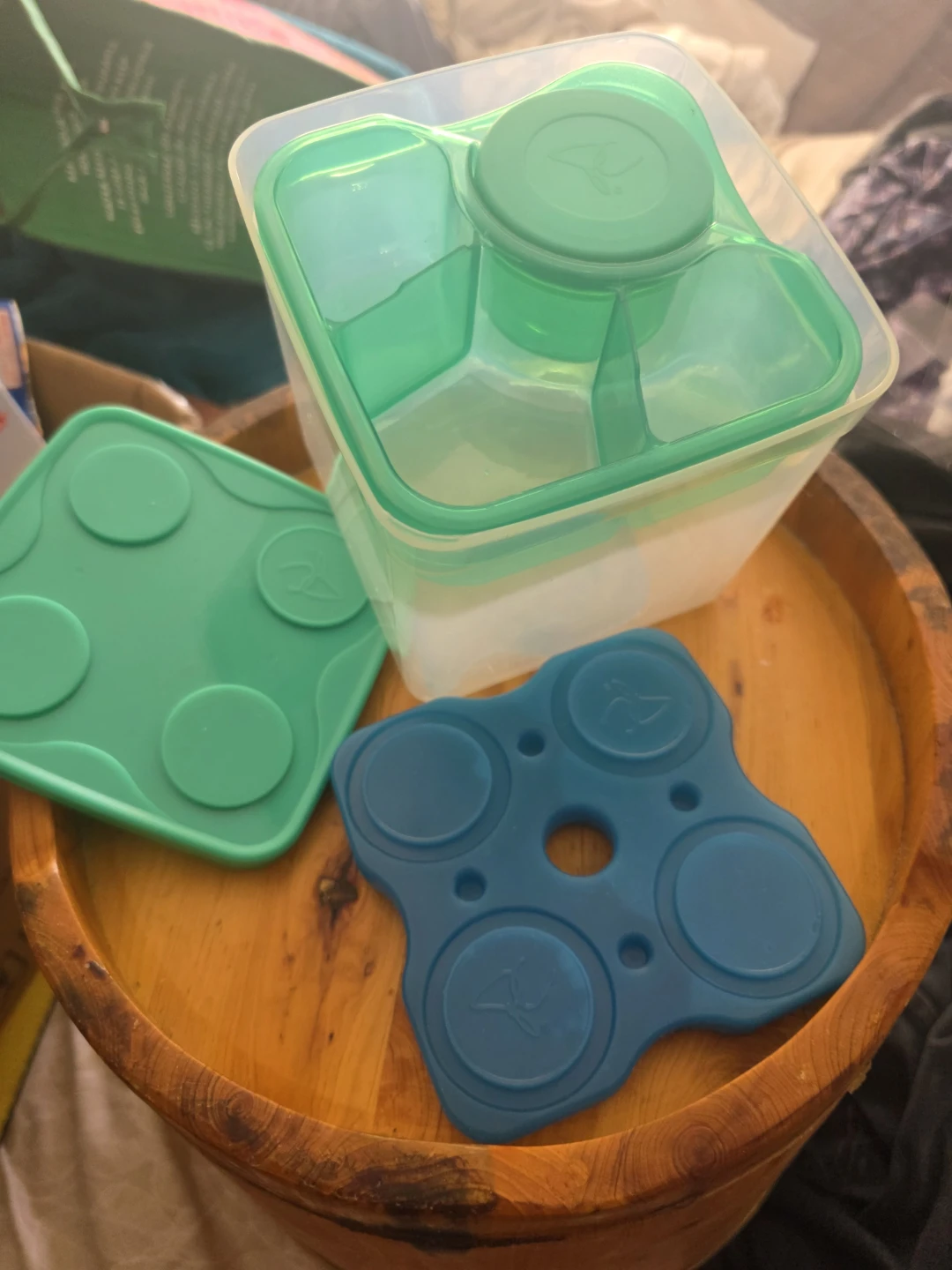 Stackable Salad Storage System with Ice Block