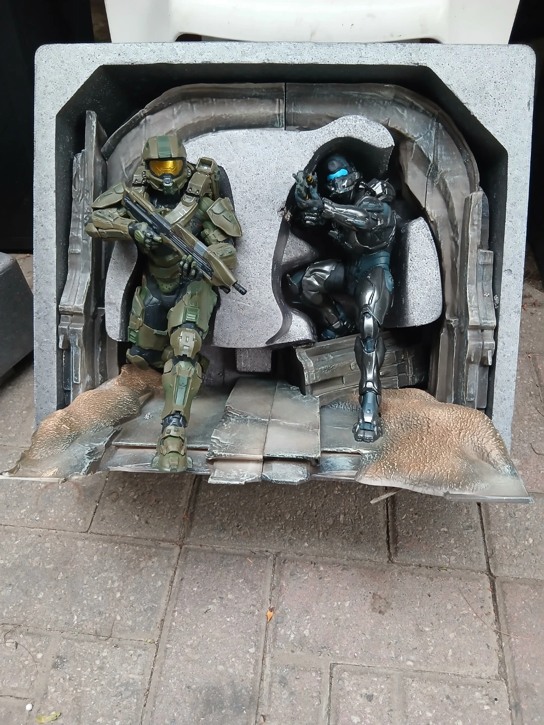 Halo Master Chief & Arbiter Statue