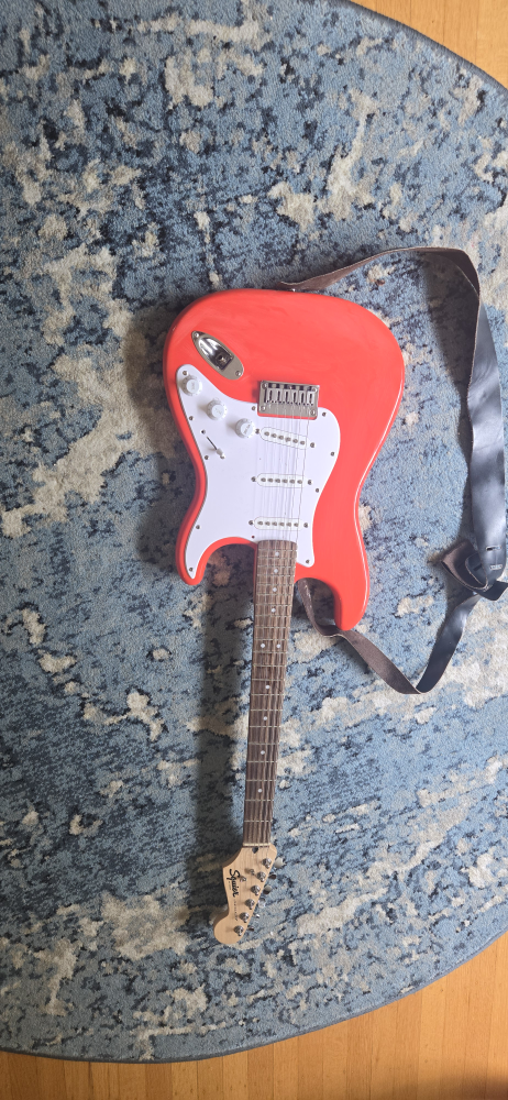 Squier Stratocaster Electric Guitar with Gig Bag - photo 5