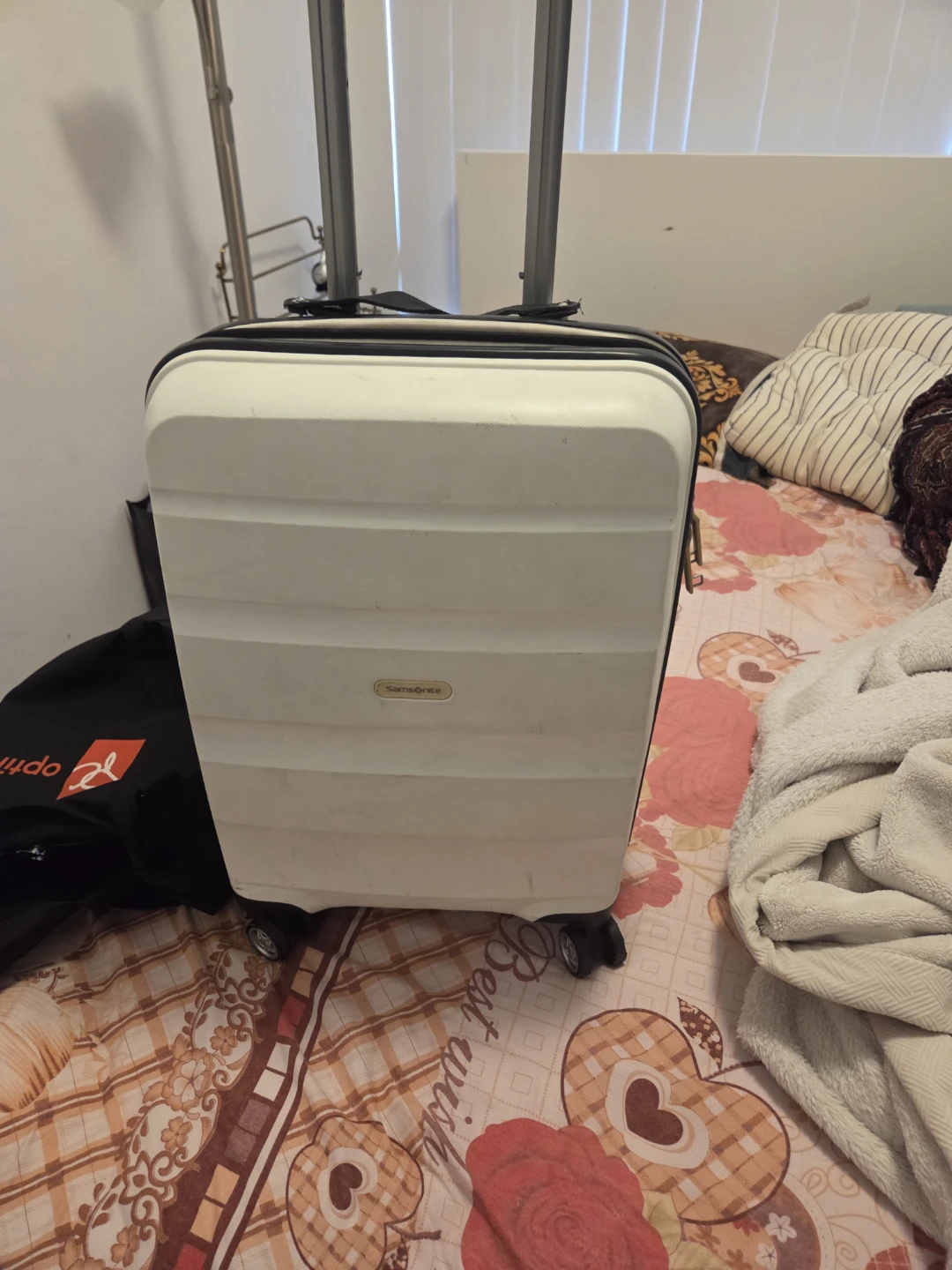 Samsonite White Hardside Spinner Suitcase - photo 2