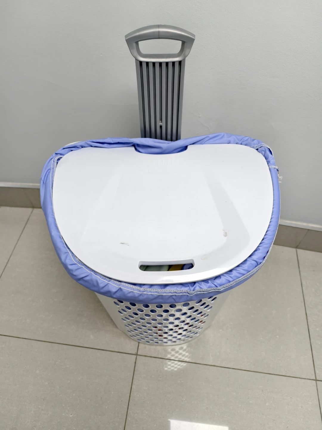 Wheeled Laundry basket with Lid - photo 2