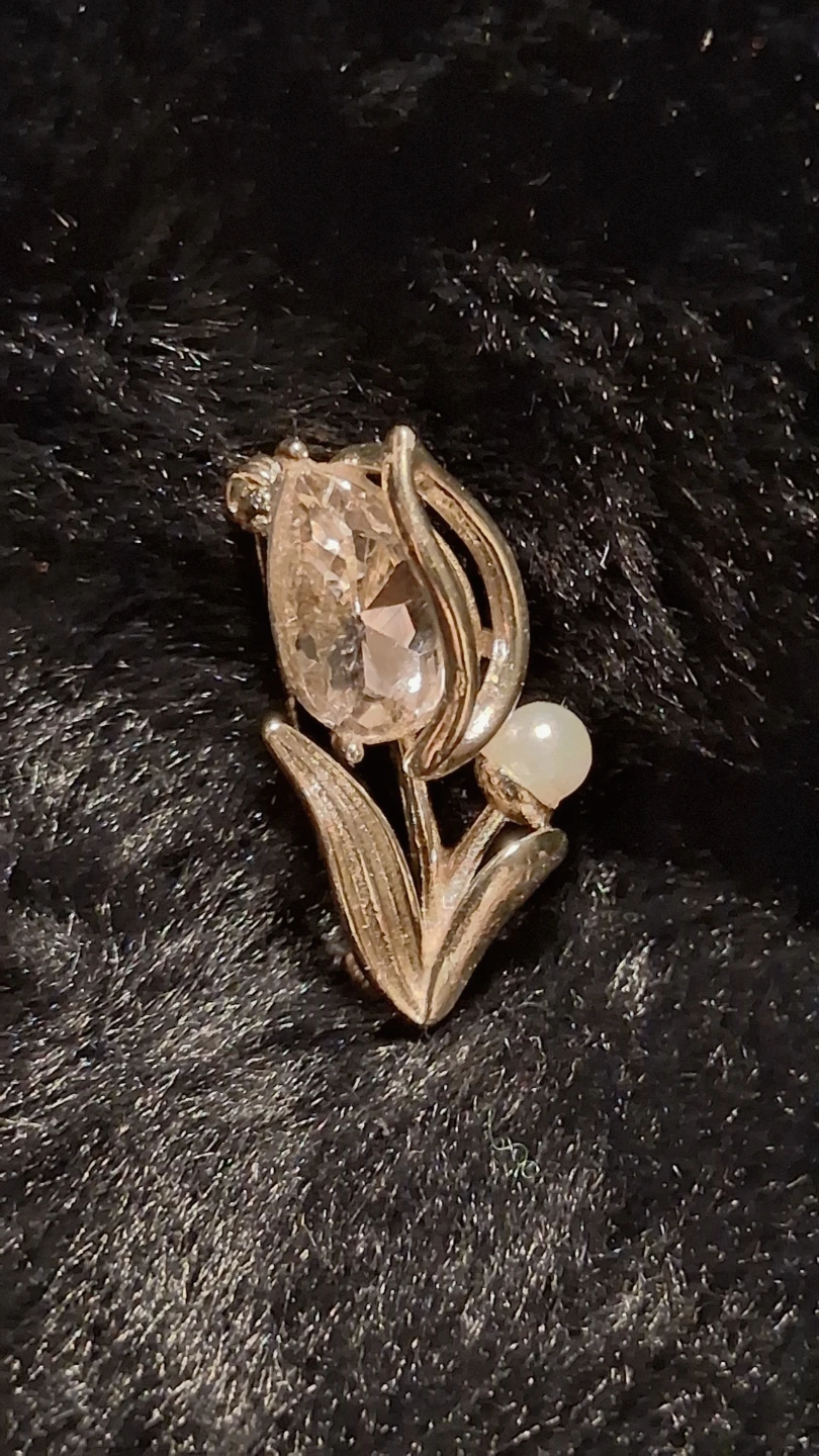 Tulip brooch with crystal and pearl accent