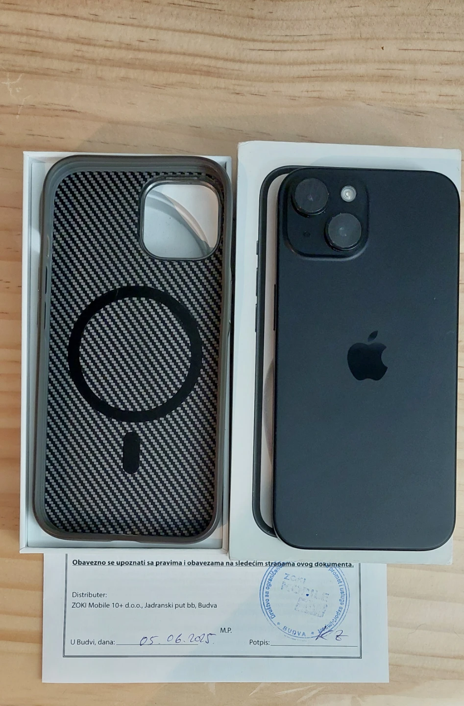Apple iPhone 15 – Like New - Includes Licensed Carbon Fiber Case