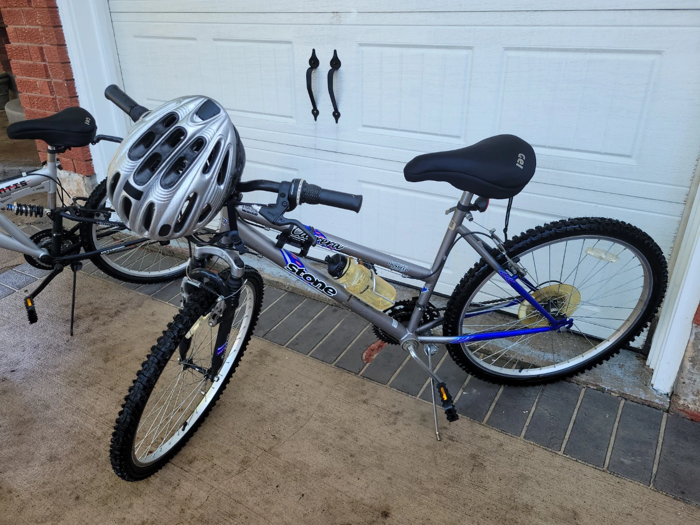 🚲 3 Mountain Bikes with Helmets – Ready to Ride! 🚲 - photo 4