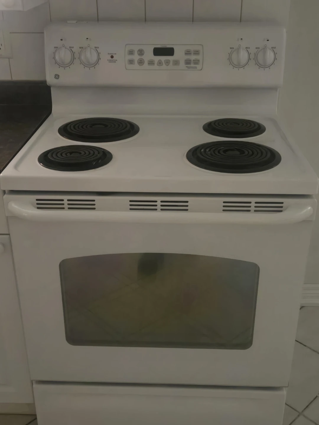 GE Electric Coil Top Stove with Oven - photo 4