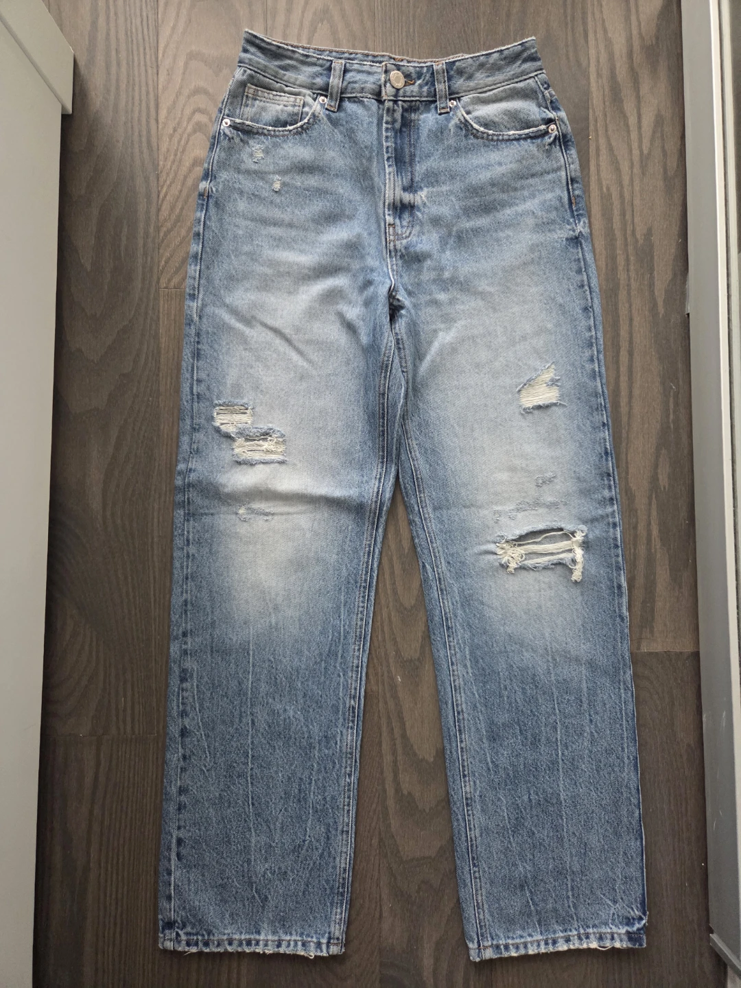 Distressed Straight Leg Jeans