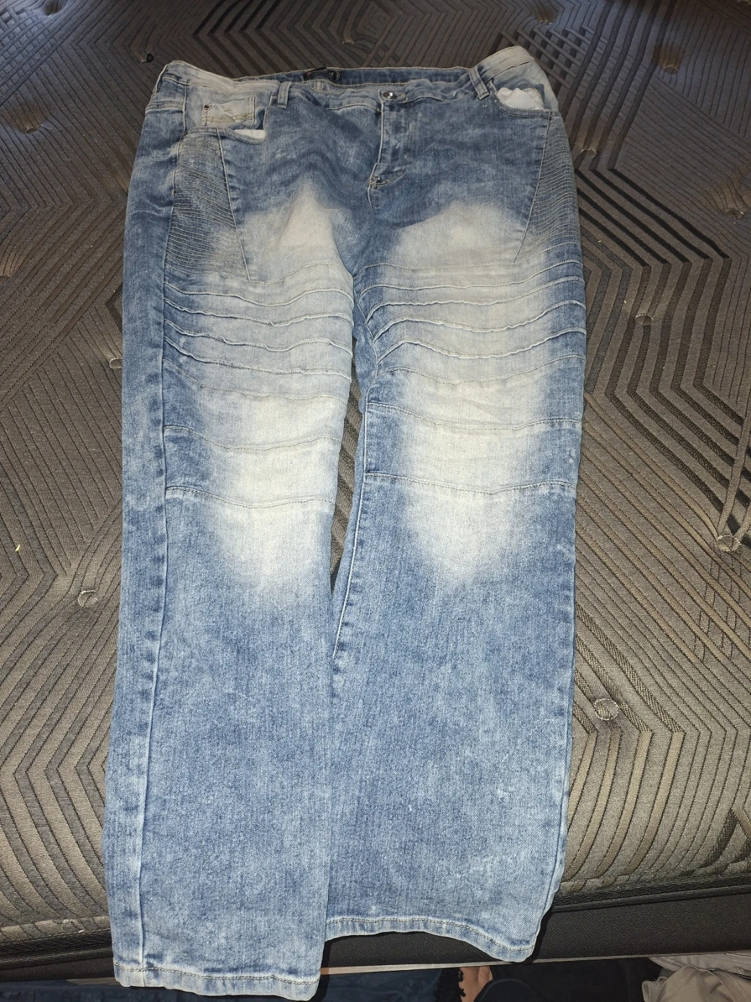 Jeans i've never weared and want to get rid of