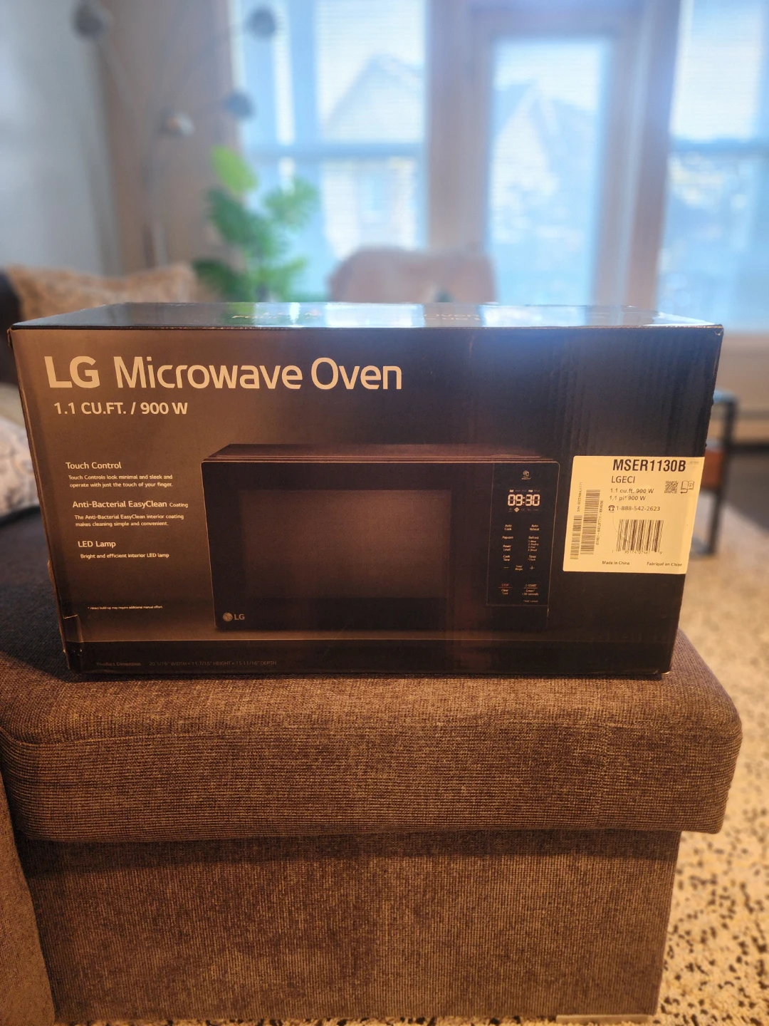 LG 1.1 Cu. Ft. Microwave Oven 900W - MSER1130B