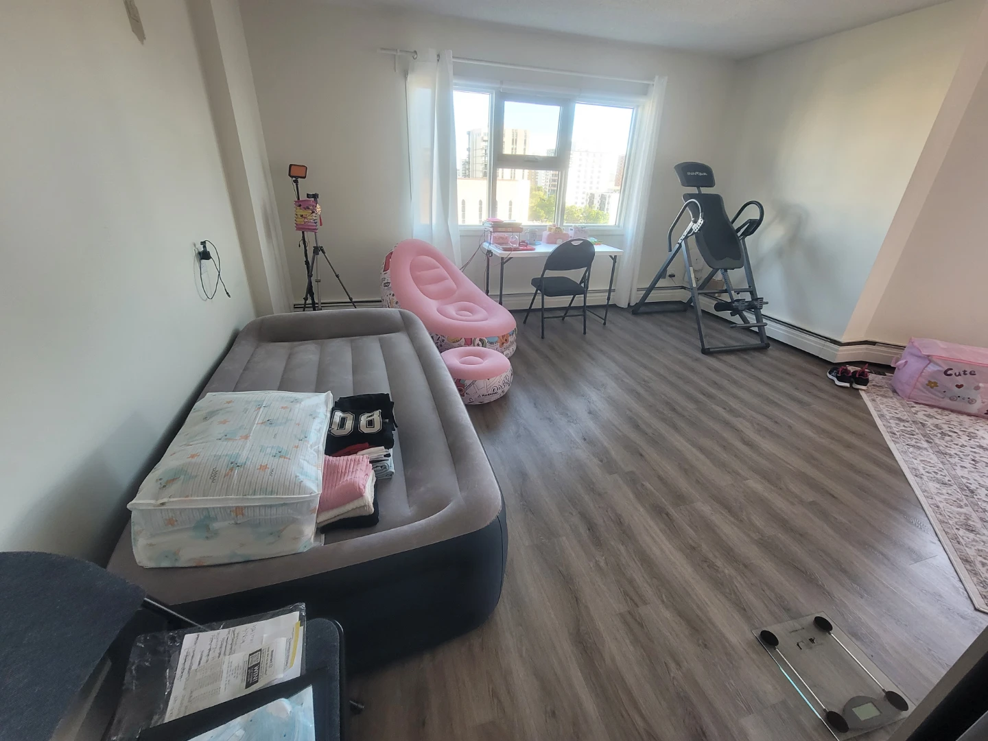 Large Studio Apartment for Rent on 113 St NW/Jasper Ave - photo 5