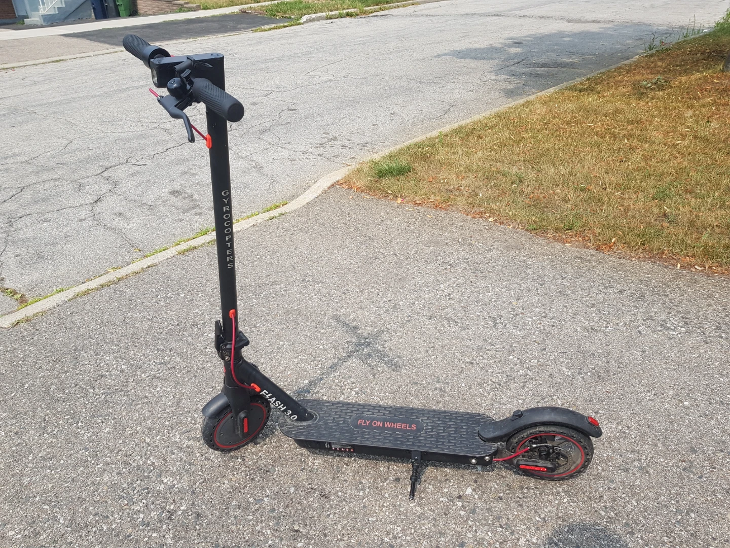 FLY ON WHEELS FLASH 3.0 Electric Scooter
