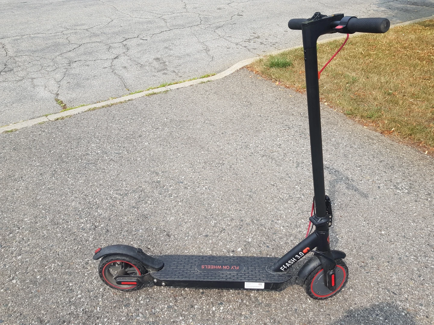 FLY ON WHEELS FLASH 3.0 Electric Scooter - photo 2