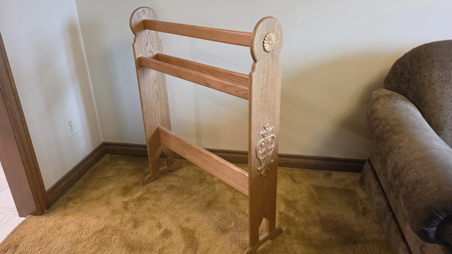 Wooden Quilt Rack - photo 2
