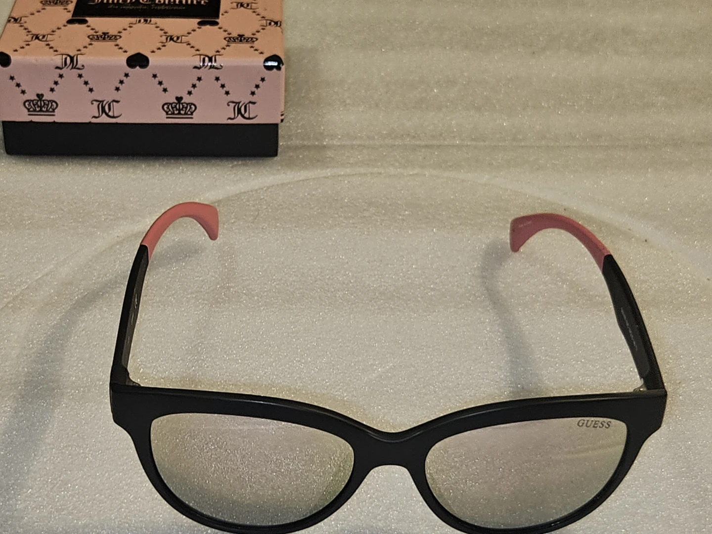 Guess Sunglasses Black Pink Accents - photo 2