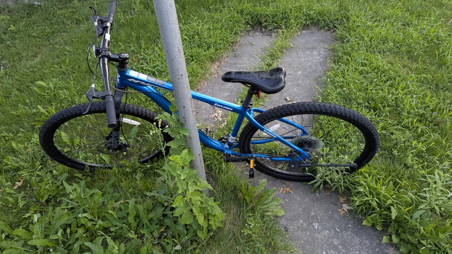 Blue HYPER Explorer Mountain Bike - photo 3