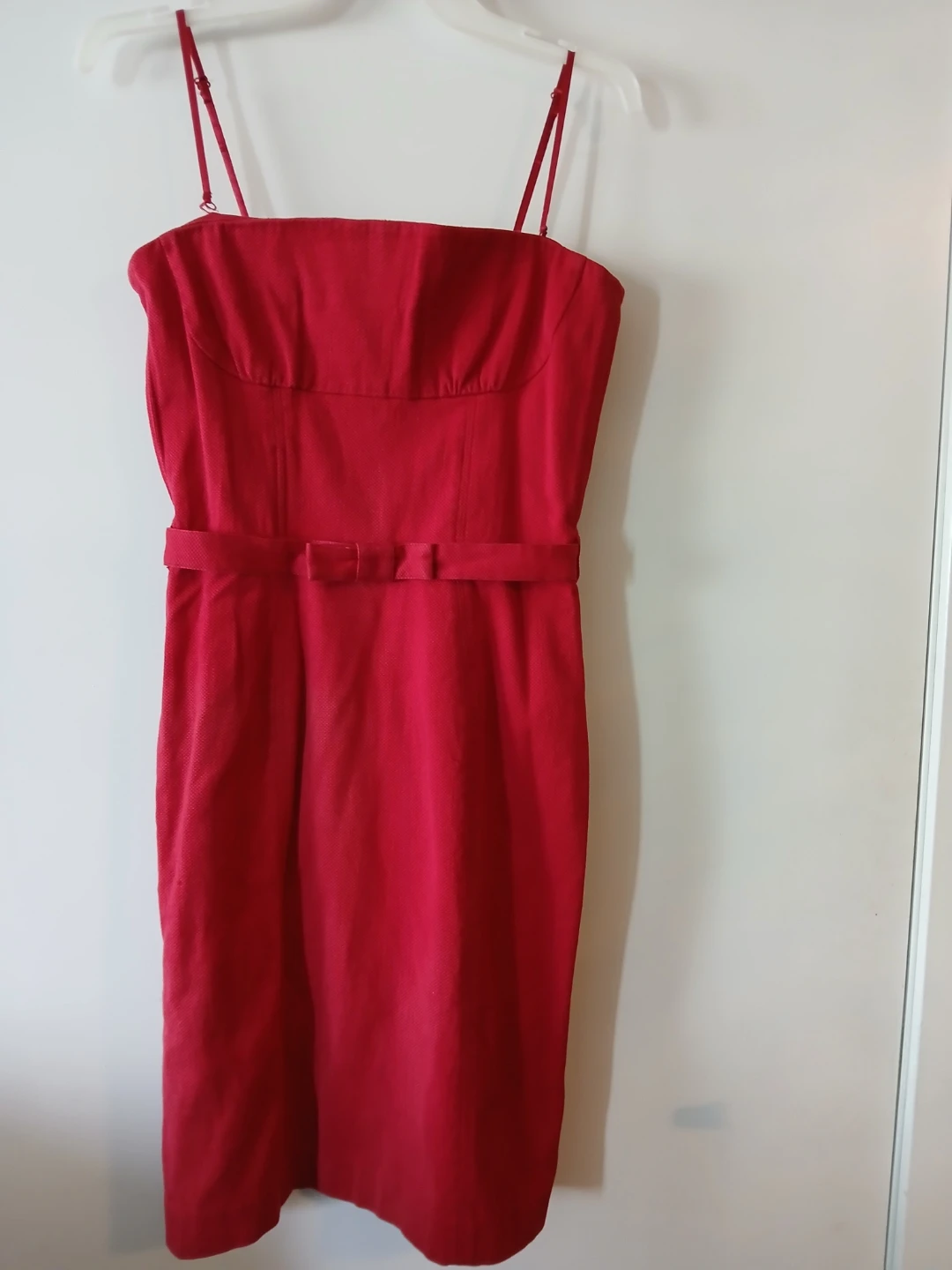 H&M Red Sheath Dress w/Belt. Location ⬇️