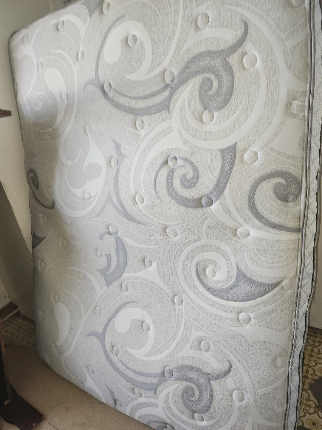 Queen size mattress - photo 2