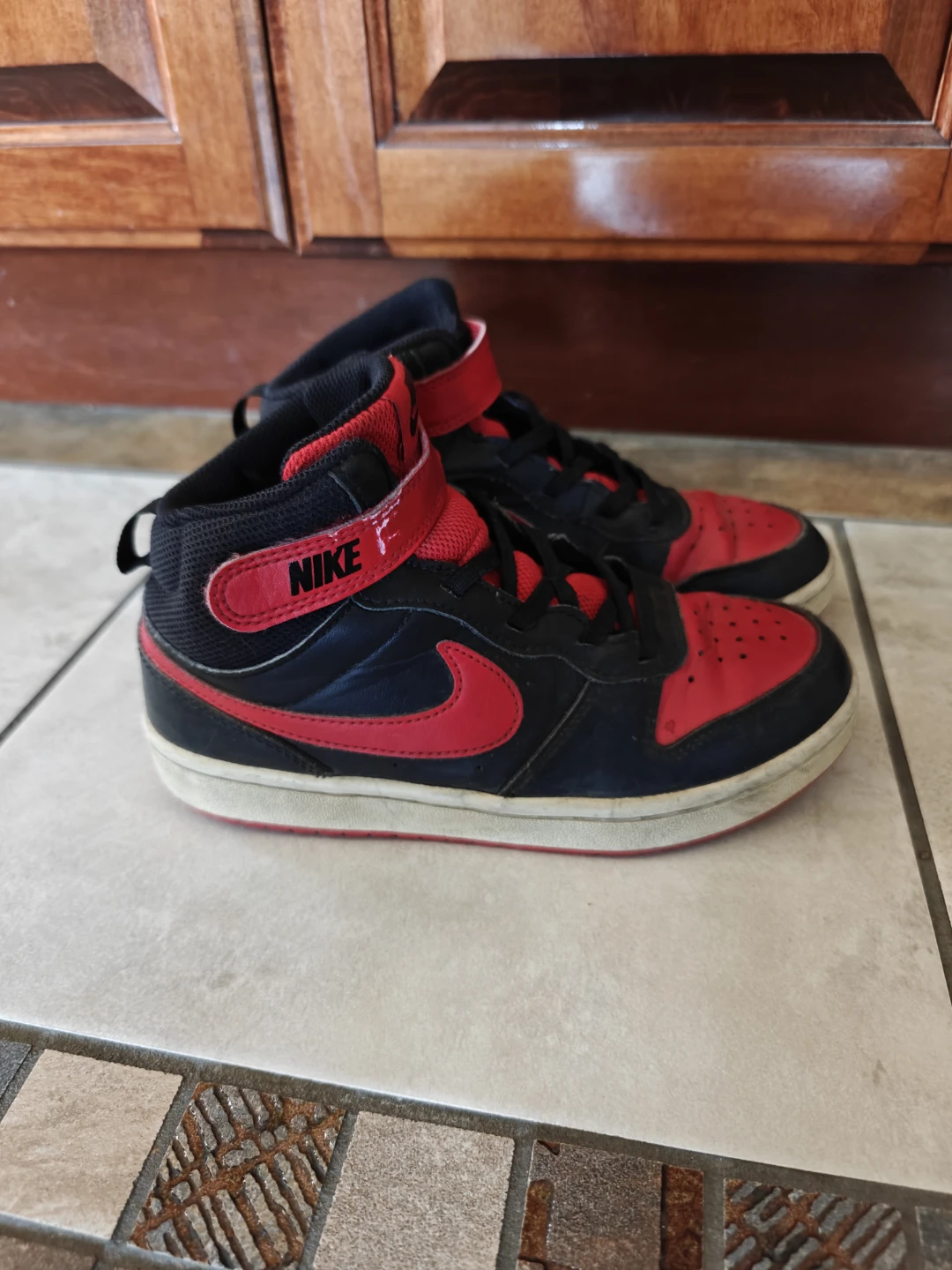 Nike Court Borough Mid 2 shoes size 2.5Y - photo 3
