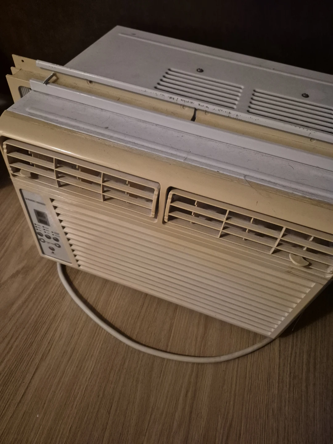 Black & Decker Window Air Conditioner - photo 2