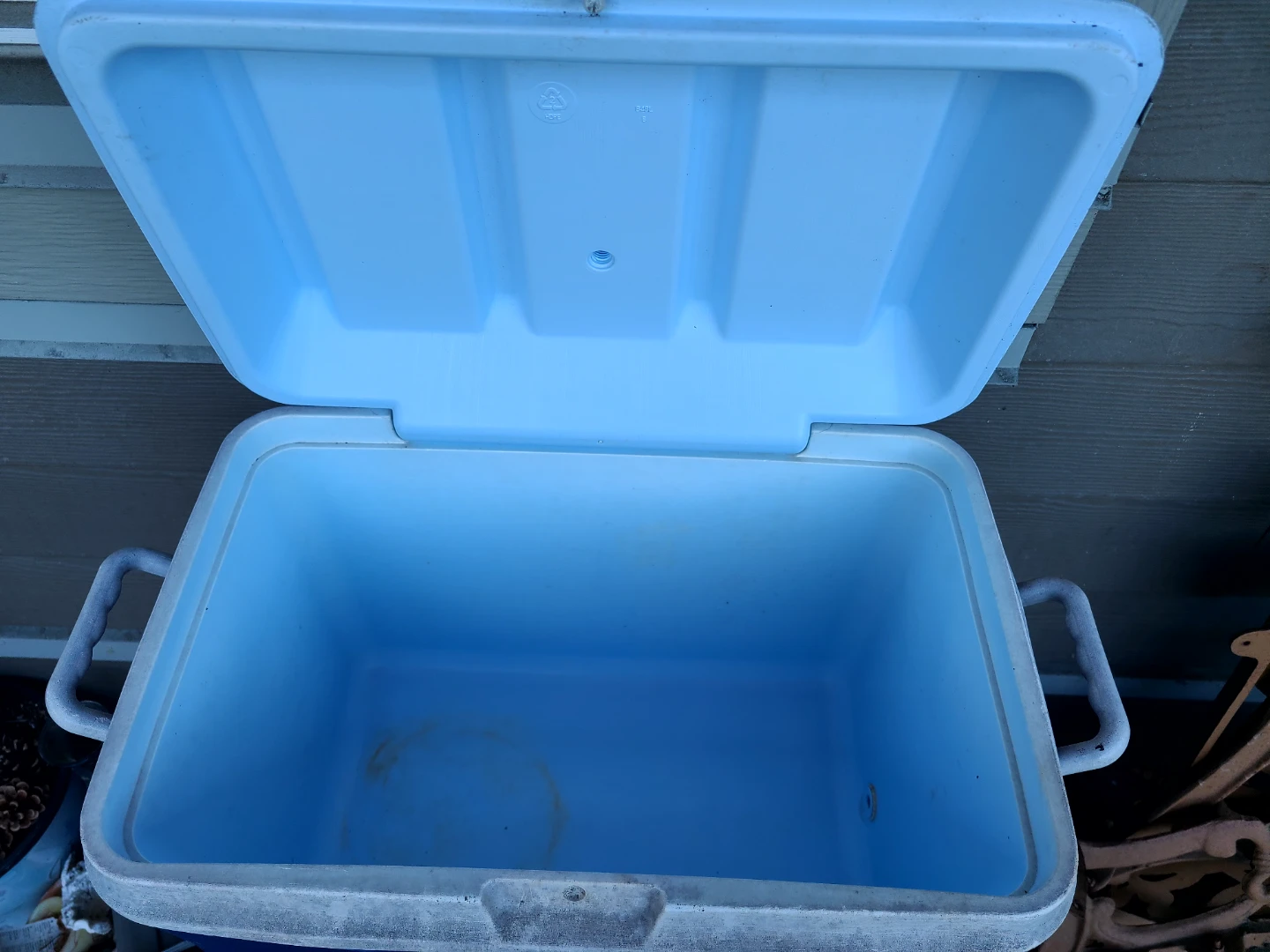 Rubbermaid Cooler - photo 2