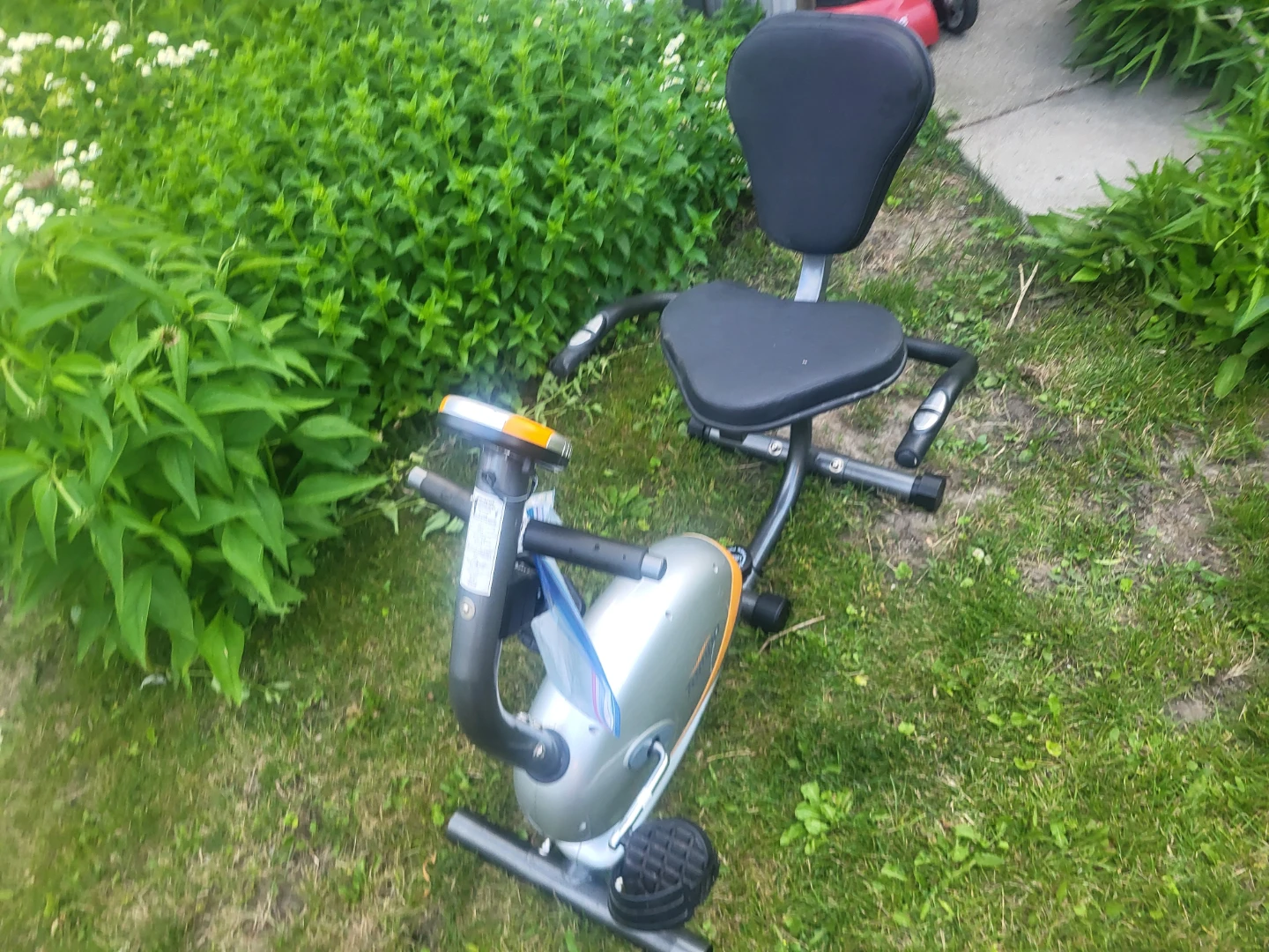 Tempo Fitness Recumbent Exercise Bike