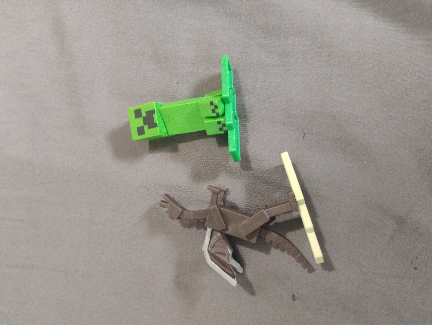 Minecraft figurines
