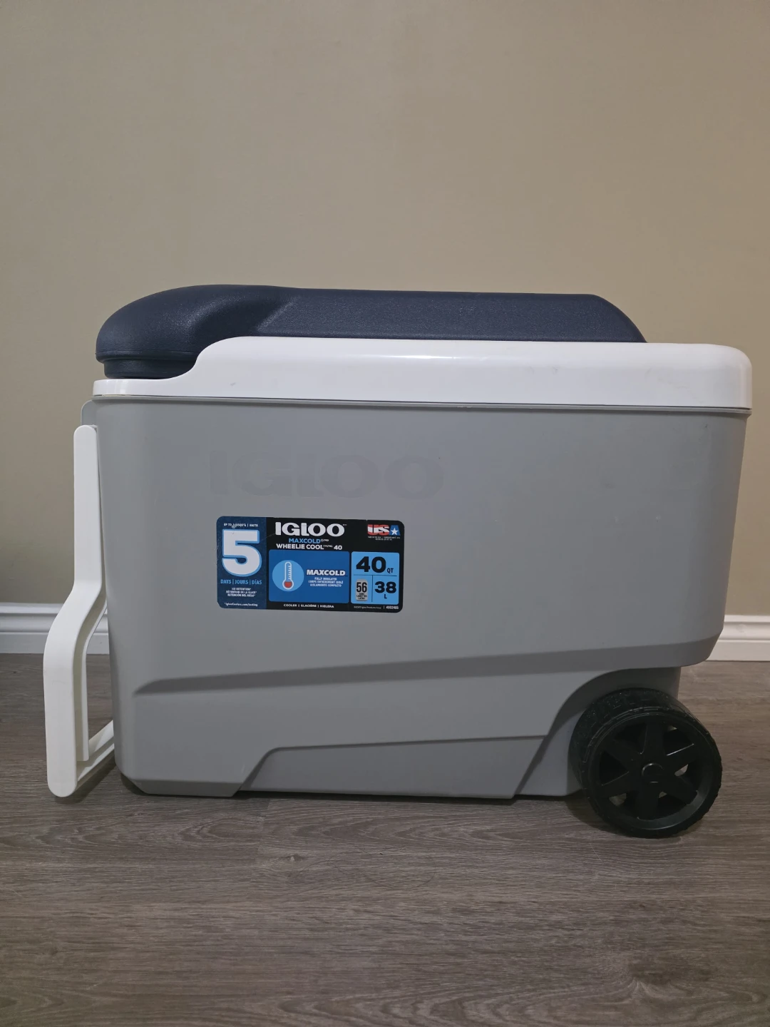 Igloo Maxcold 40 Quart Wheeled Cooler