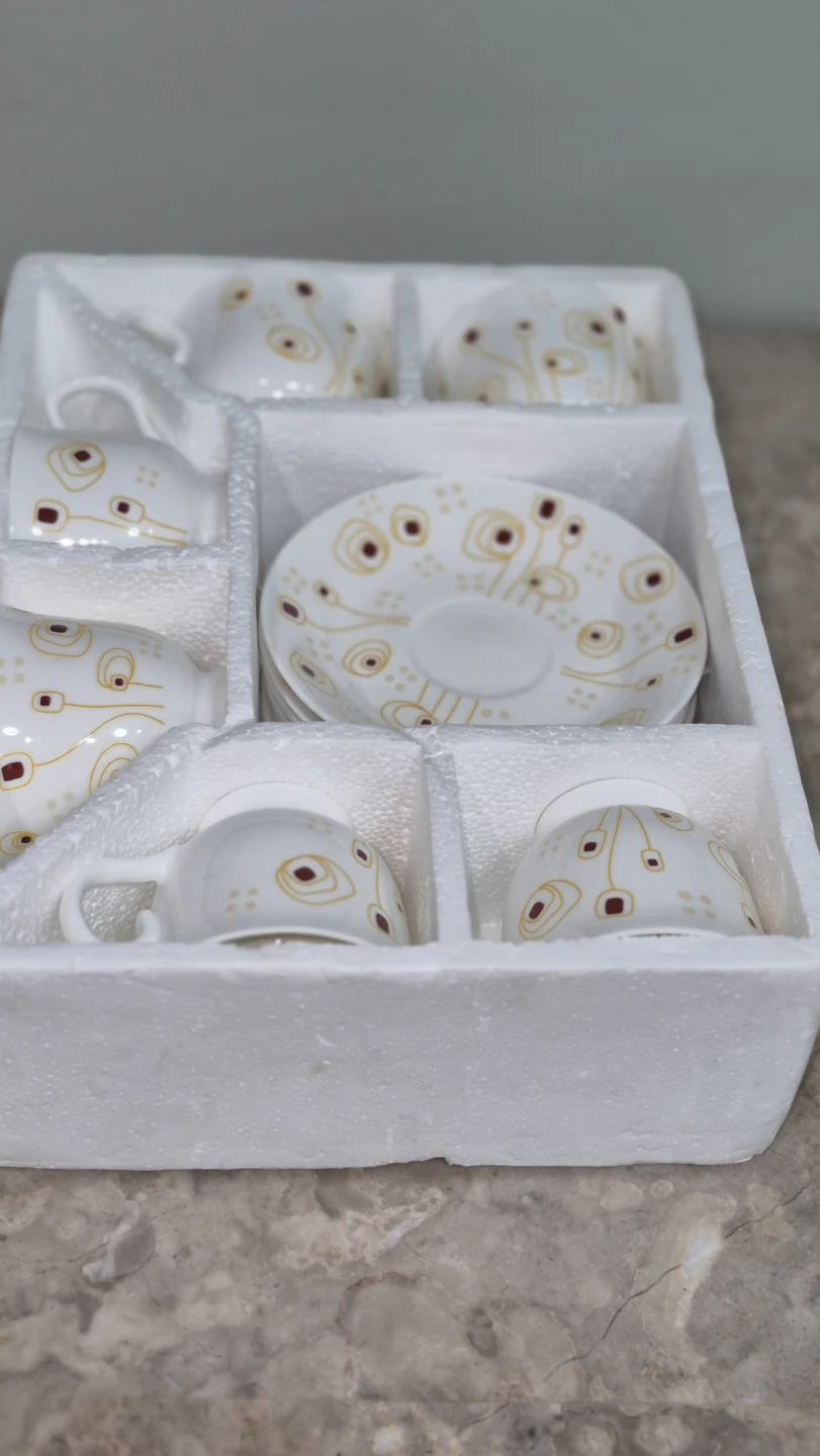 Brand new Set of 6 bone china Cups and Saucers