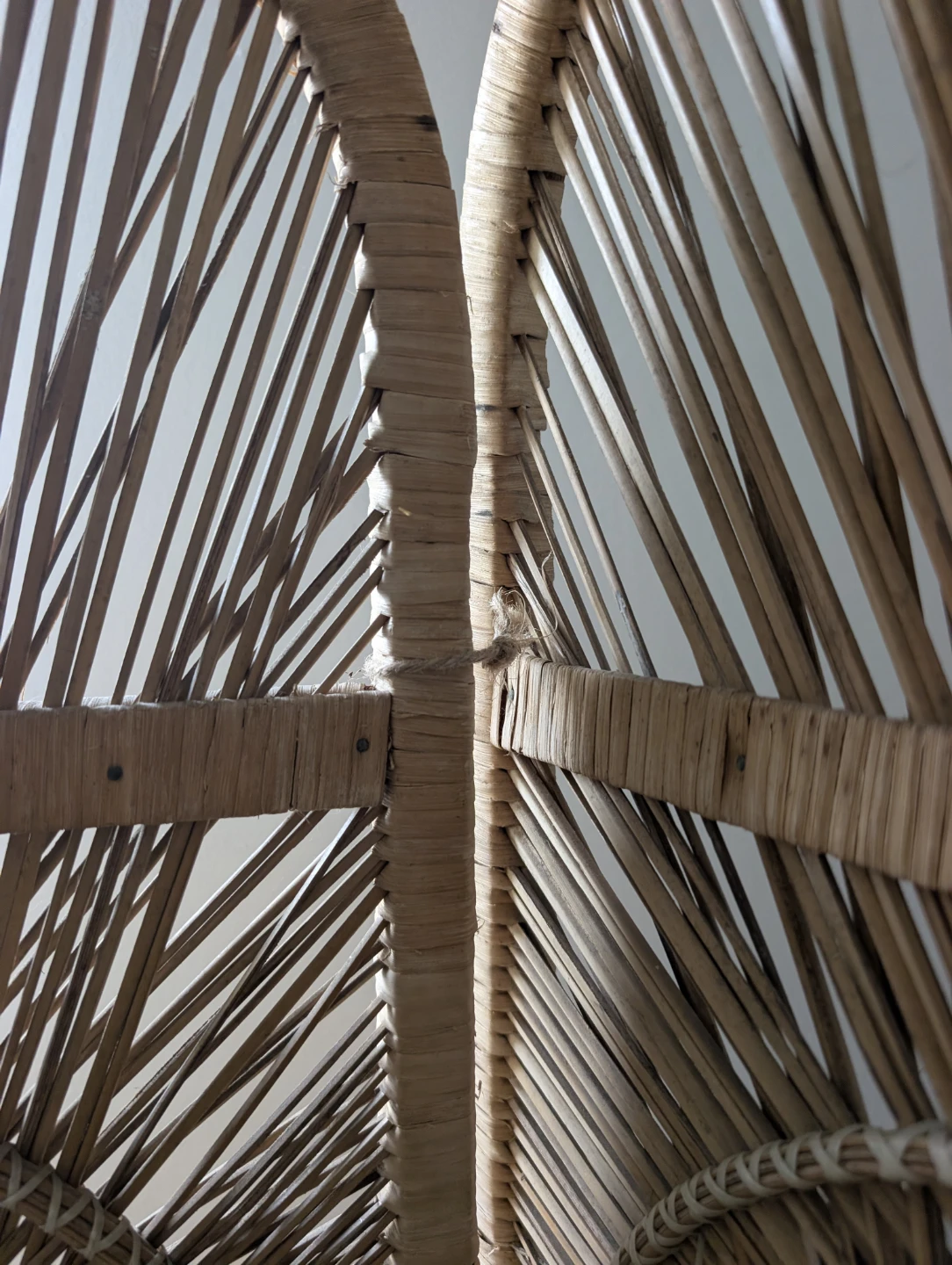 RARE Vintage Starburst Rattan Divider - photo 2