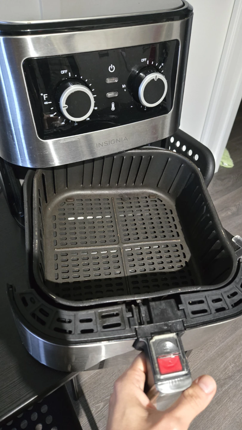 Insignia Air Fryer - photo 2