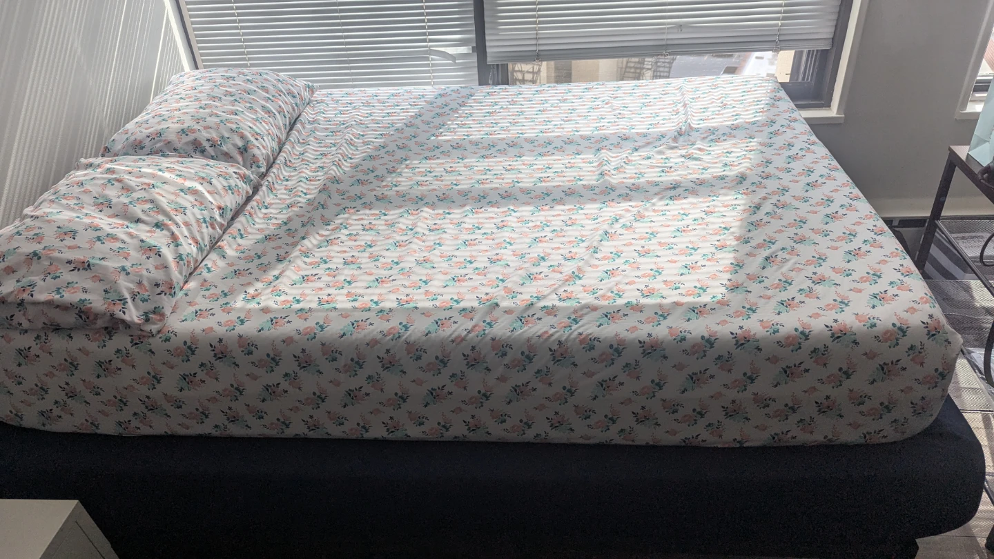 2 mattresses - Full size & Queen with a metal bed frame - photo 2